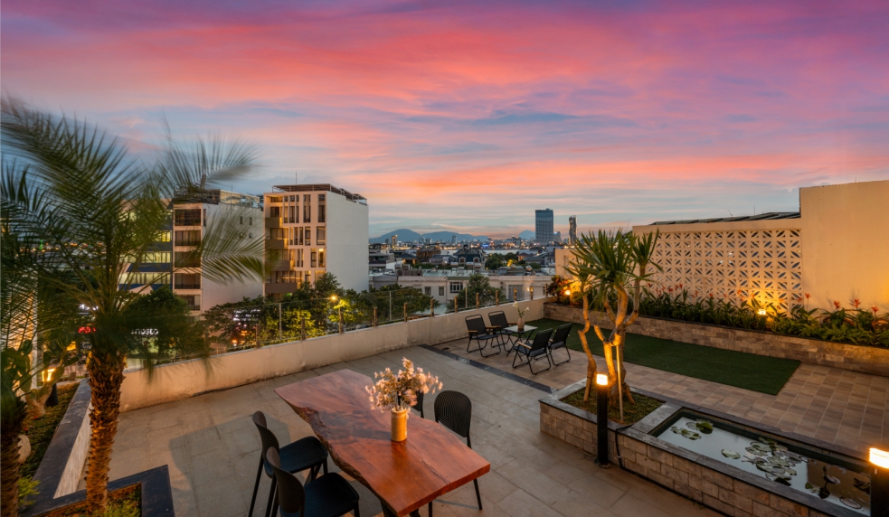 A402 - LUXAURA APARTMENT – LUXURY APARTMENT WITH PRIVATE BBQ GARDEN IN DA NANG