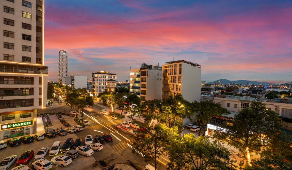 A402 - LUXAURA APARTMENT – LUXURY APARTMENT WITH PRIVATE BBQ GARDEN IN DA NANG