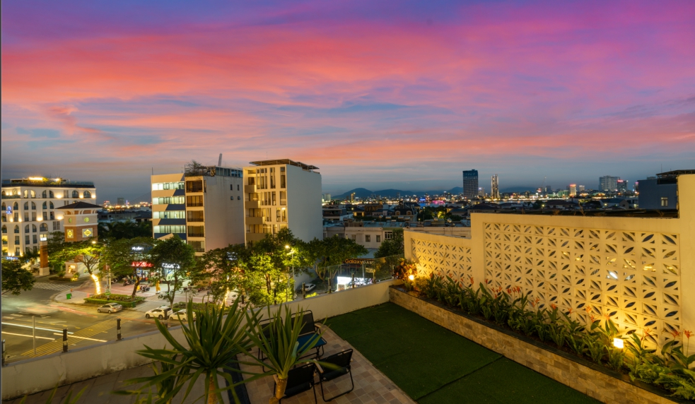 A402 - LUXAURA APARTMENT – LUXURY APARTMENT WITH PRIVATE BBQ GARDEN IN DA NANG